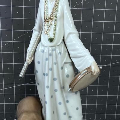 LLADRO #4919 Gypsy Woman in Pock-a-dot Skirt, With Bear