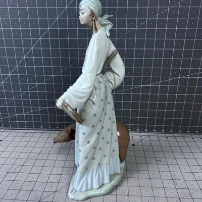 LLADRO #4919 Gypsy Woman in Pock-a-dot Skirt, With Bear
