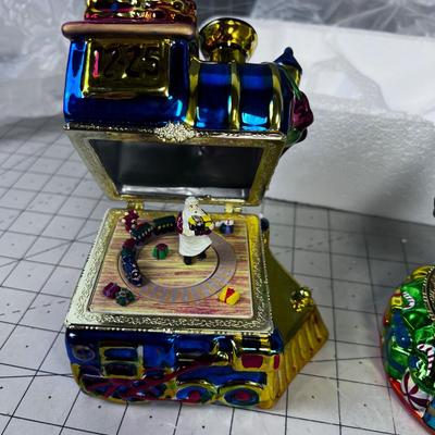 NEW Set of 3 Diorama Music Boxes, Mercury Glass NICE! NEW Train, Cottage and Tree