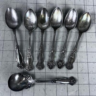 Rogers and Sons 6 Teaspoon and 1 sugar Spoon 