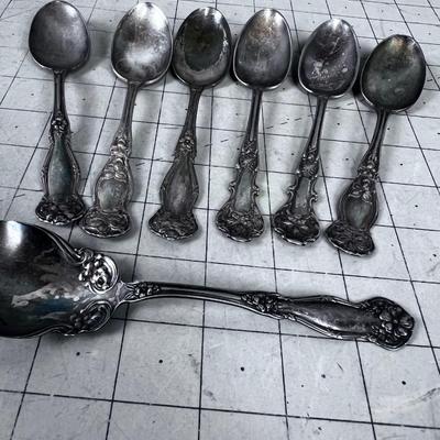 Rogers and Sons 6 Teaspoon and 1 sugar Spoon 
