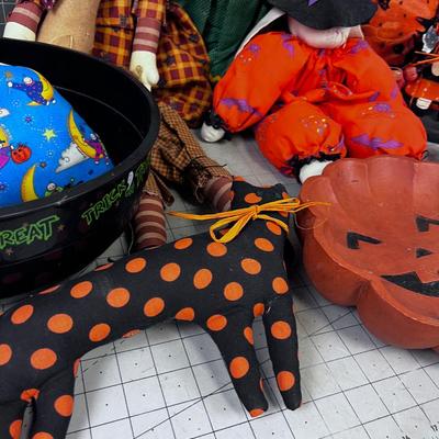 Large Lot of GREAT Halloween Things