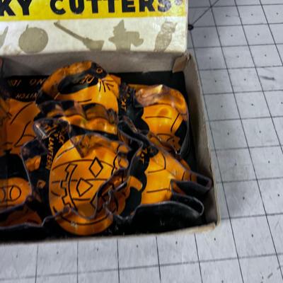 Trick Or Treat Cookie Cutters, VINTAGE! AWESOME!! 
