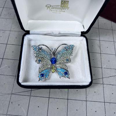 SWAROVSKI Beautiful Butter Fly Pin NEW