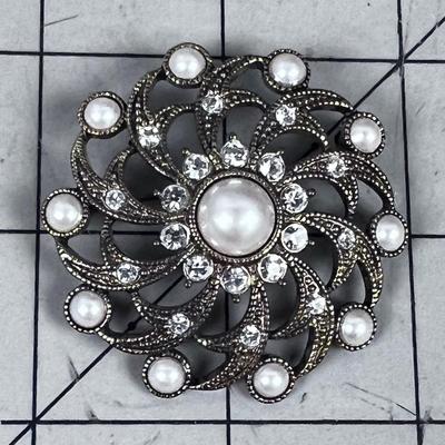 Brooch MONET Pearly Gold Tone 