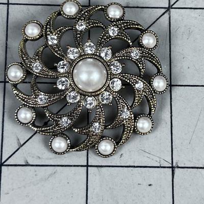 Brooch MONET Pearly Gold Tone 