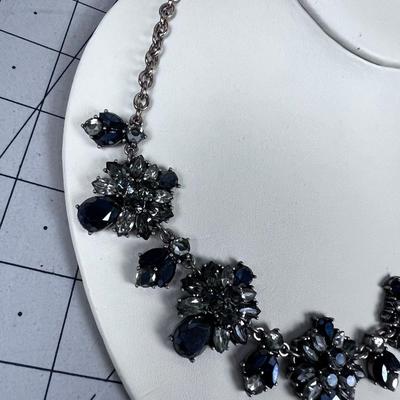 Unmarked Be Jeweled Blue & Gray Chocker