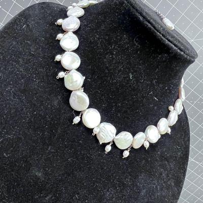 Very Pretty Sterling Silver Fresh Water Pearl Chocker 