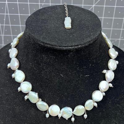 Very Pretty Sterling Silver Fresh Water Pearl Chocker 