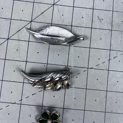 LUCKY! 3 Pins by CORO SAFARI " LEAFY" 