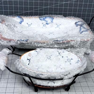 NEW and Quite NICE! TEMPTATIONS Presentable Dinner Ware (2) Baking Dishes with Wire Holders NICE! 