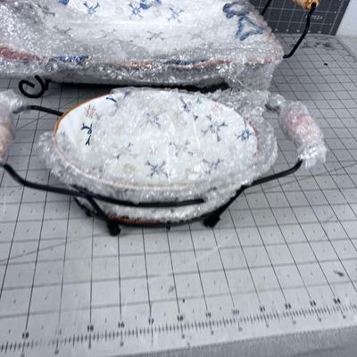 NEW and Quite NICE! TEMPTATIONS Presentable Dinner Ware (2) Baking Dishes with Wire Holders NICE! 