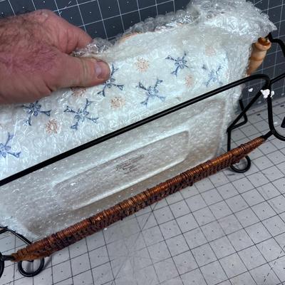 NEW and Quite NICE! TEMPTATIONS Presentable Dinner Ware (2) Baking Dishes with Wire Holders NICE! 