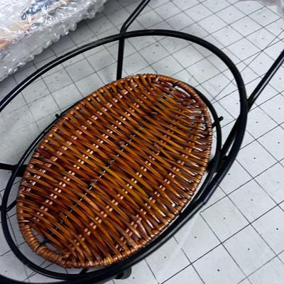 NEW and Quite NICE! TEMPTATIONS Presentable Dinner Ware (2) Baking Dishes with Wire Holders NICE! 