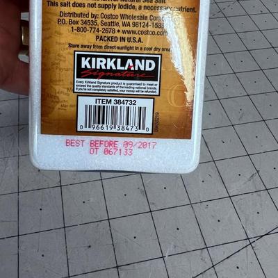 Kirkland  Pure Sea Salt NEW