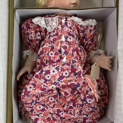  LYNNE RANDOLPH PORCELAIN DOLL BETH DESIGNER GUILD NIB 