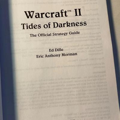  WARCRAFT II TIDES OF DARKNESS OFFICAL STRATEGY GUIDE 1996 BLIZZARD ENT 