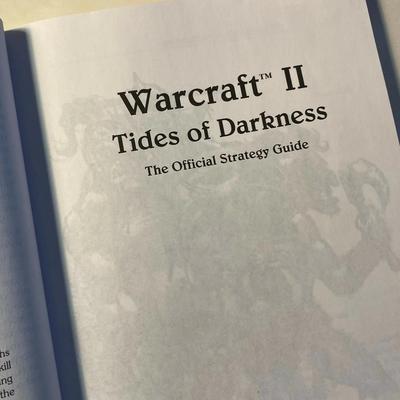  WARCRAFT II TIDES OF DARKNESS OFFICAL STRATEGY GUIDE 1996 BLIZZARD ENT 
