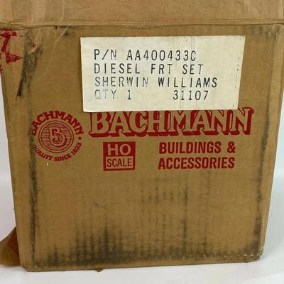  BACHMANN HO F9 DIESEL SHERWIN WILLIAMS FREIGHT TRAIN SET & BUILDINGS new 