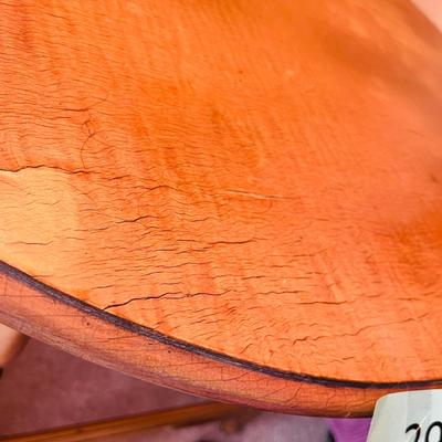 Early American Style Antique maple oval table.
