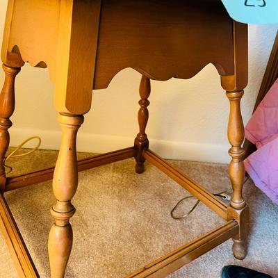 Early American Style Antique maple oval table.
