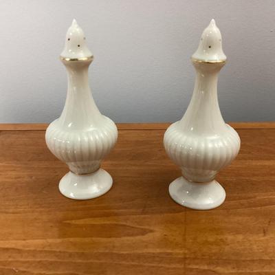 Lenox Gold trim Salt & Pepper shakers