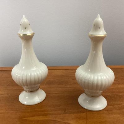 Lenox Gold trim Salt & Pepper shakers