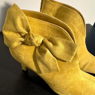 GOLD SUEDE LADIES BOOTIES Size 9