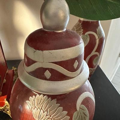 DECORATIVE VASE LOT