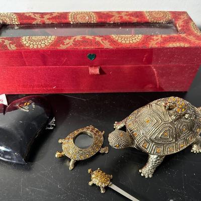COLLECTIBLE DESK ITEMS LOT