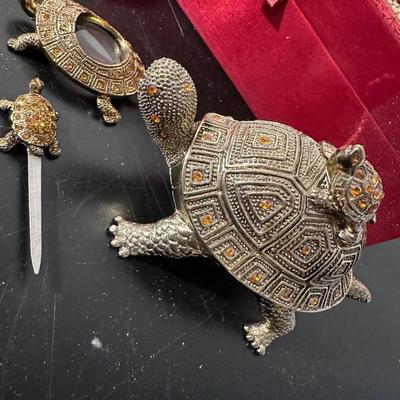 COLLECTIBLE DESK ITEMS LOT