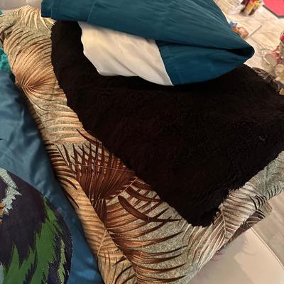 PEACOCK COMFORTER SET