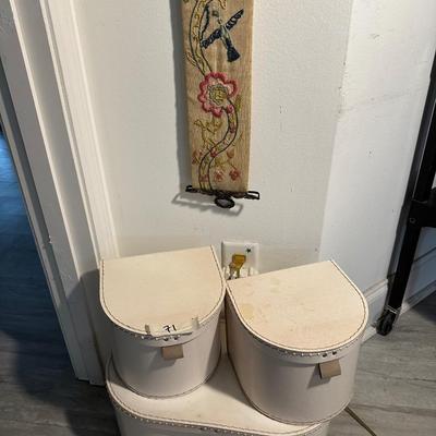 QUILT RACK, WALL ART LOT