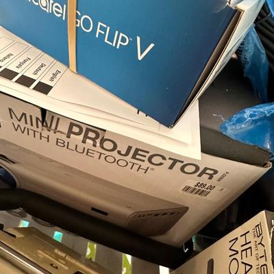 ELECTRONIC GADGET LOT