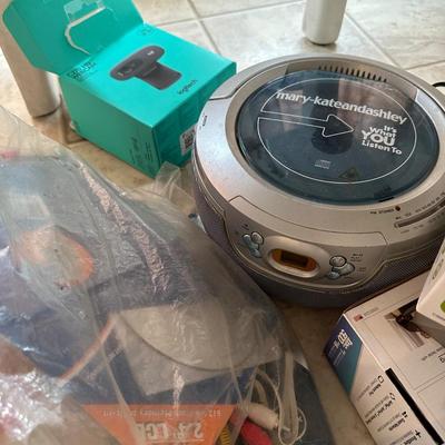 ELECTRONIC GADGET LOT