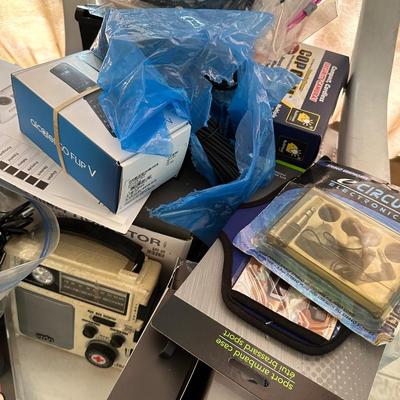 ELECTRONIC GADGET LOT
