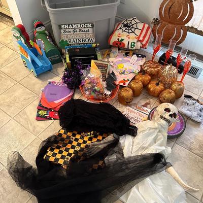 MISC. HOLIDAY DÃ‰COR LOT