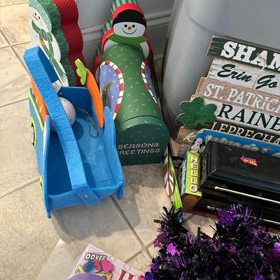 MISC. HOLIDAY DÃ‰COR LOT