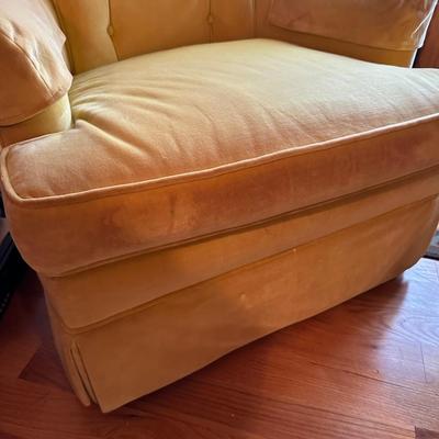 YELLOW GOLD VELVET TUFFTED BACK CHAIR