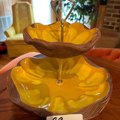 VINTAGE USA POTTERY NUT DISH