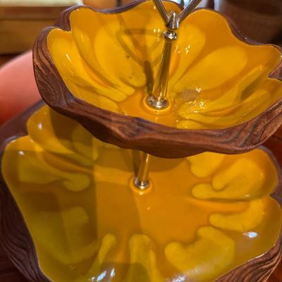 VINTAGE USA POTTERY NUT DISH