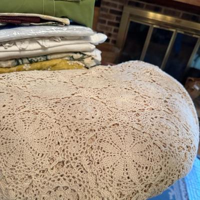 MISC. HOUSEHOLD LINEN LOT