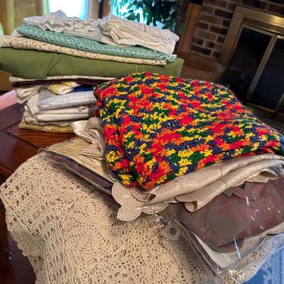 MISC. HOUSEHOLD LINEN LOT
