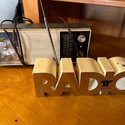 VINTAGE RADIO LOT