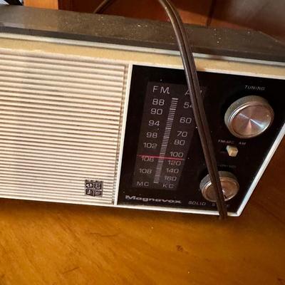 VINTAGE RADIO LOT