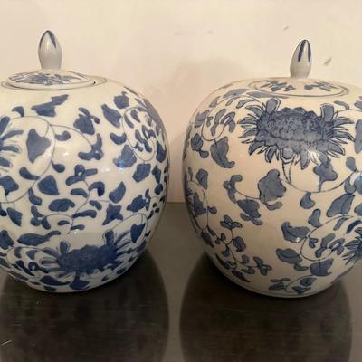 PAIR OF LIDDED GINGER JARS