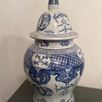 BLUE & WHITE LIDDED JAR
