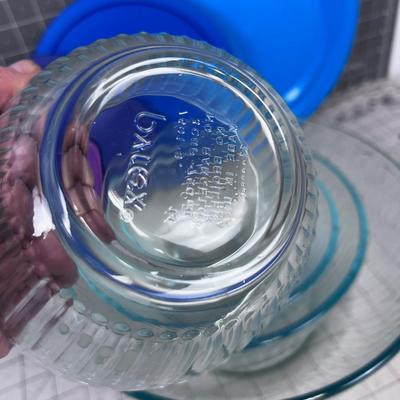 Nested PYREX Bowls with Lids (4) 