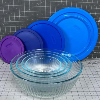 Nested PYREX Bowls with Lids (4) 