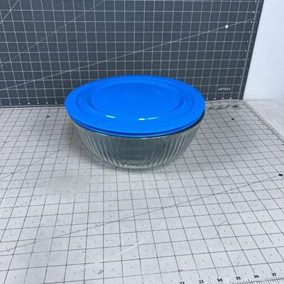Nested PYREX Bowls with Lids (4) 